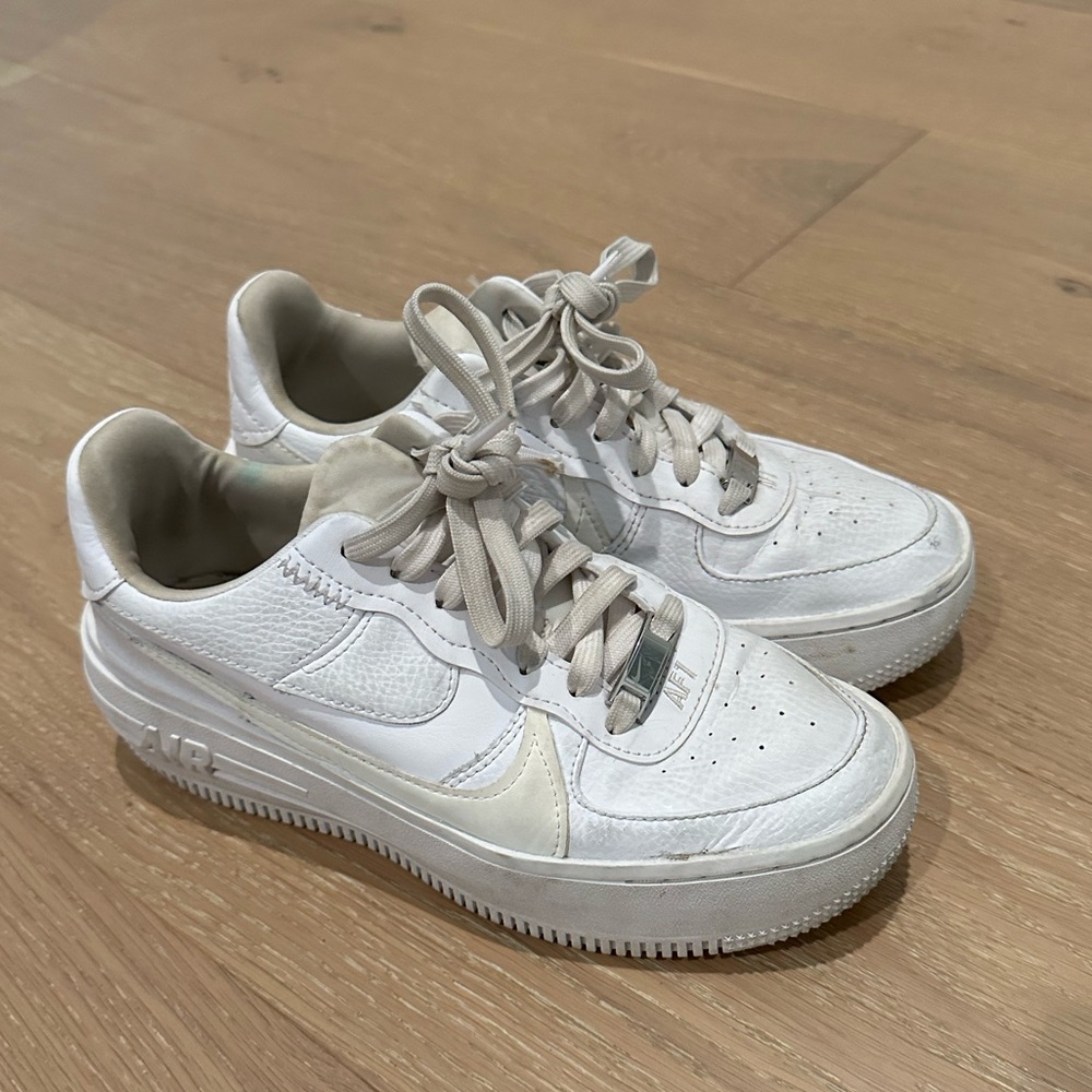 Women’s Air Force One - size 6